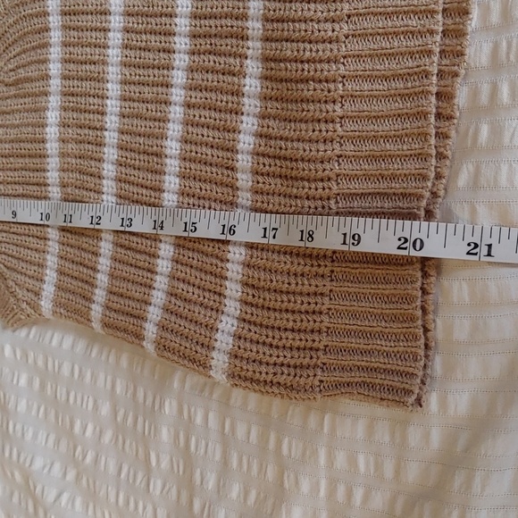 NWT Tan & White Striped Knit V-Neck Vest - Picture 6 of 10
